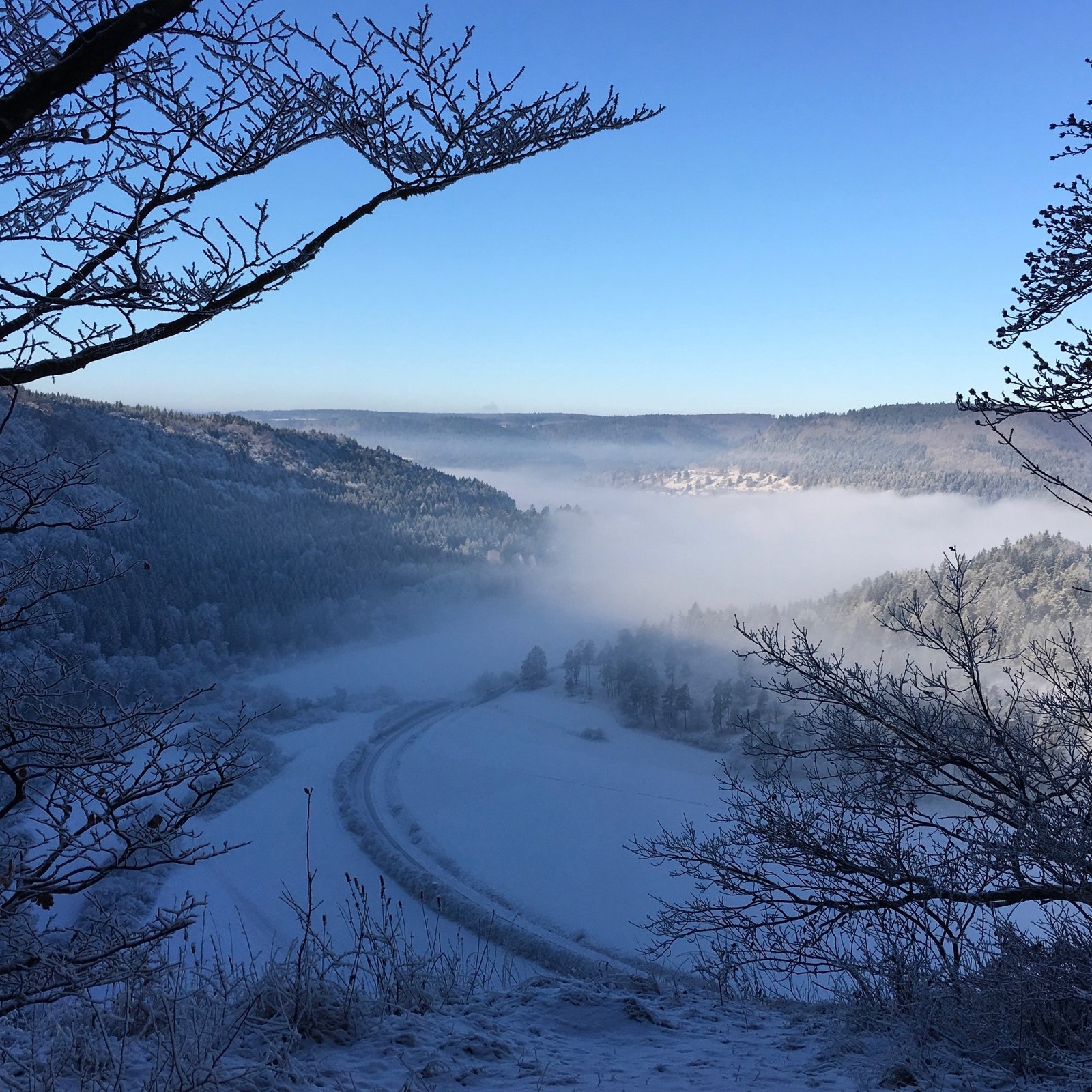 Winterlicher Blick vom Geistfelsen in das Obere Donautal